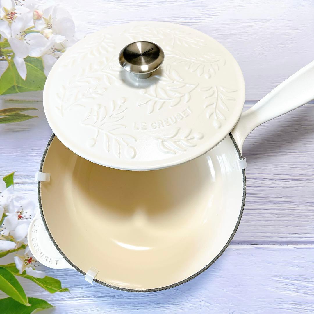 ♡ルクルーゼ　ソーシエ　オリーブブランチレリーフ　コットン　白　片手鍋