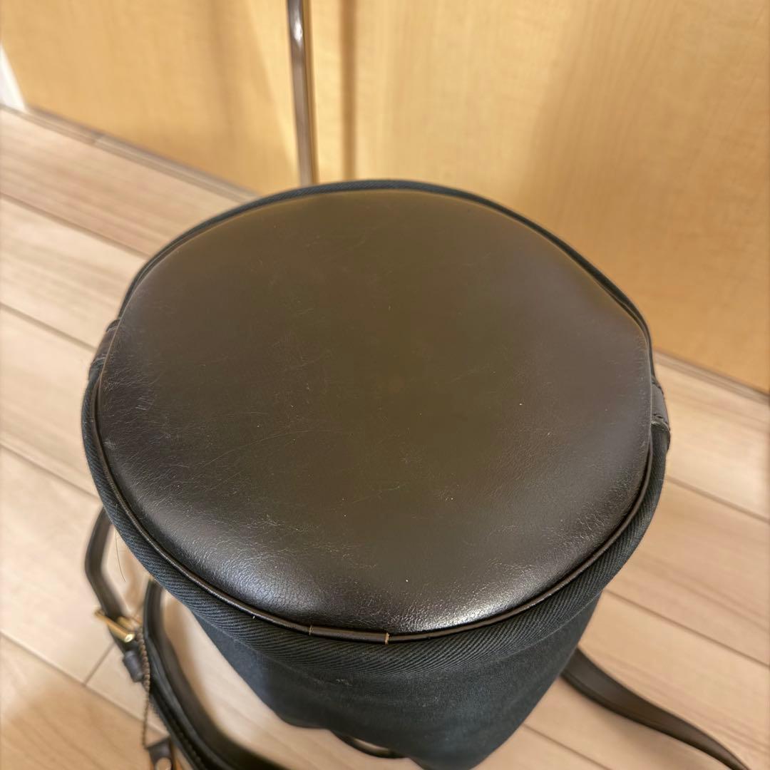 BRADY バケツ型ショルダーバッグ ブラック　Avon カルダー