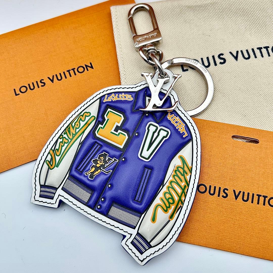 ブラック専用 極美品 ルイヴィトン ジャケット キーホルダー MP3385