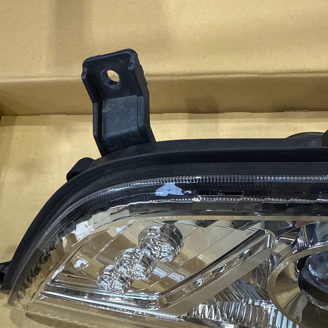 型式GDY281 ダイナ　デュトロ、ヘッドライト左側　LED キズあり