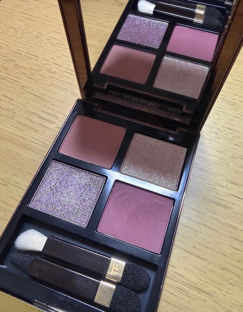 トムフォード アイカラークォード メタリックモーヴ 01RW 美品