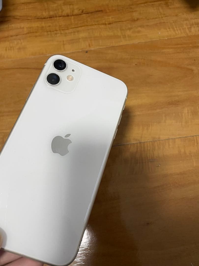 Apple iPhone 11 ホワイト 本体のみ　64gb docomo