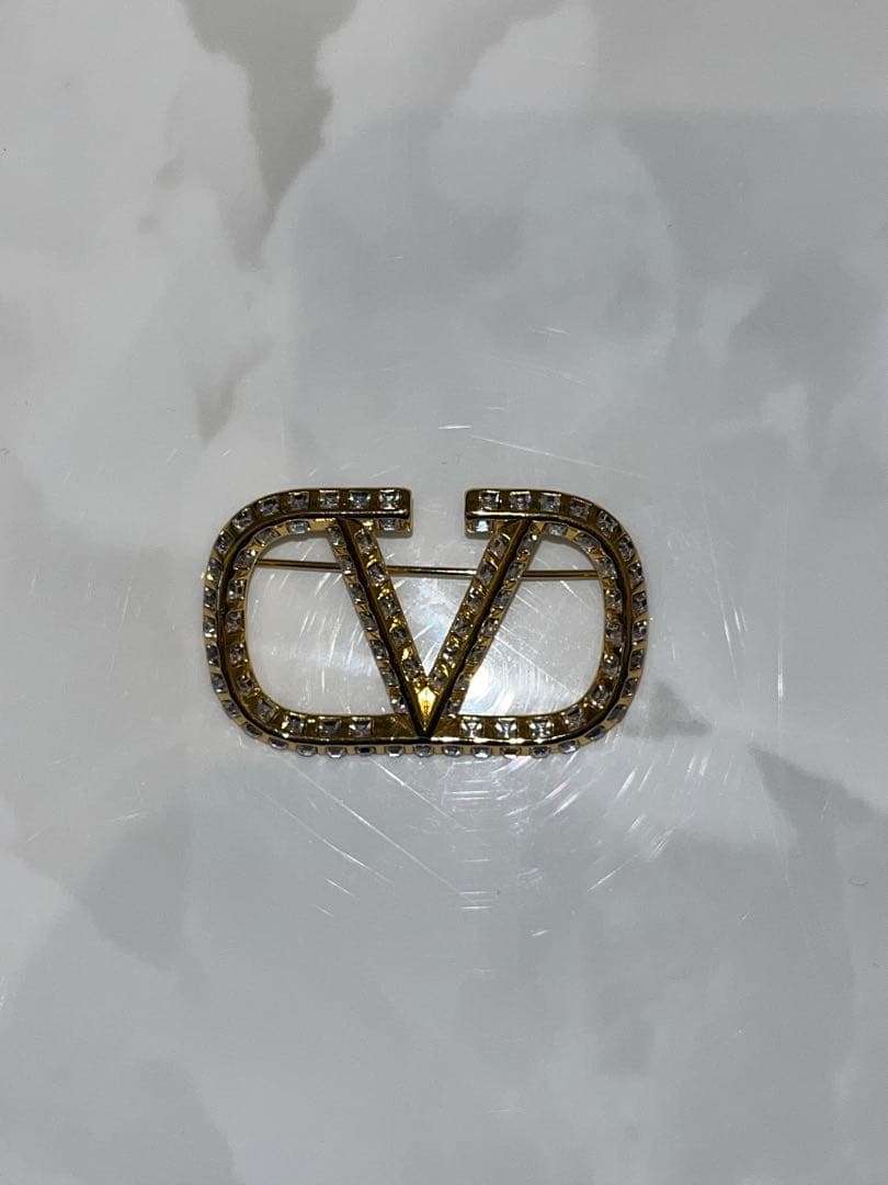VALENTINO ゴールド Vロゴ ブローチ