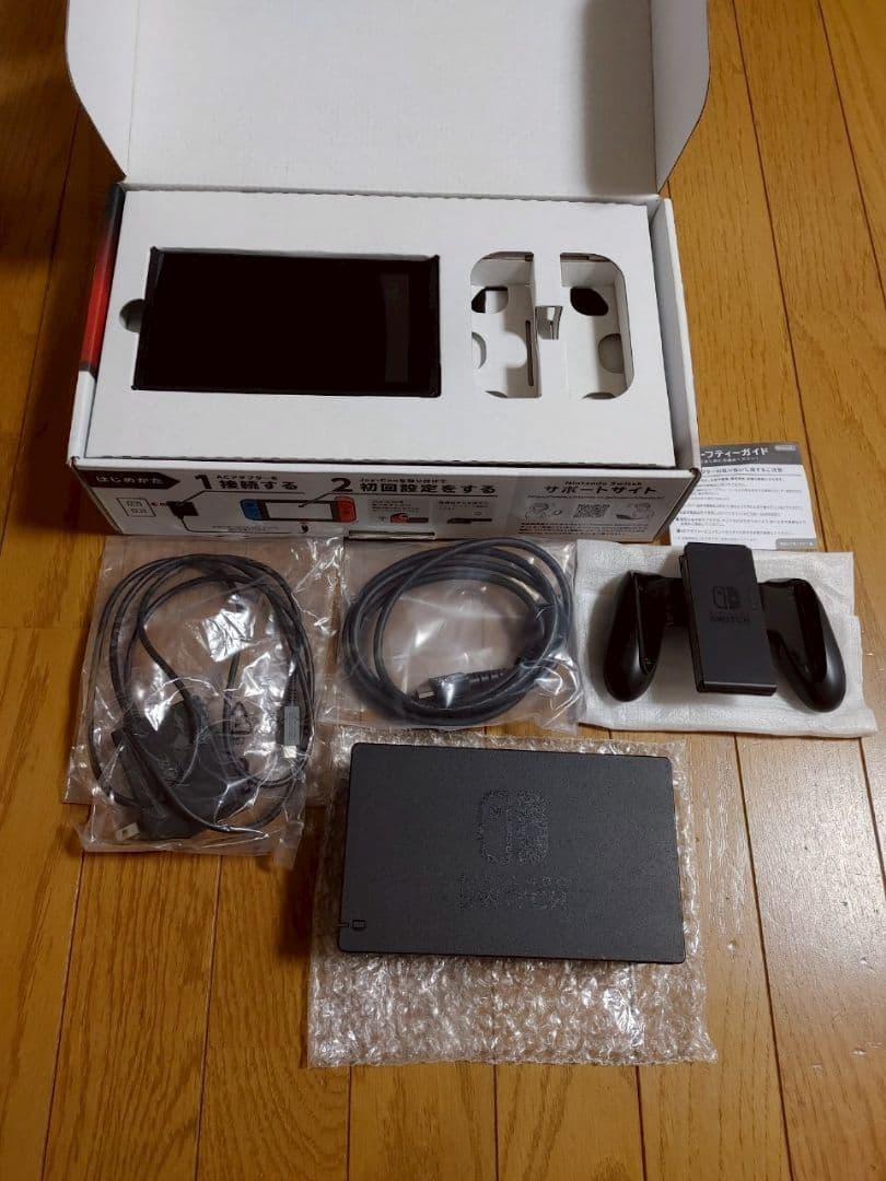 ニンテンドースイッチ本体　電源ケーブル　HDMIケーブル付属