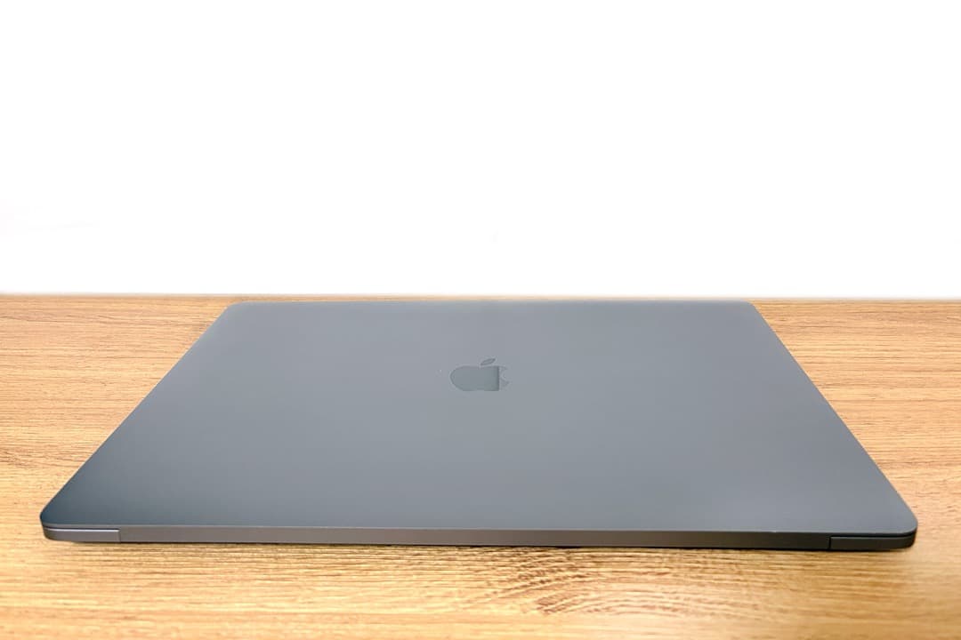 MacBook Pro 2018 15インチ i9 2.9GHz 16GBメモリ