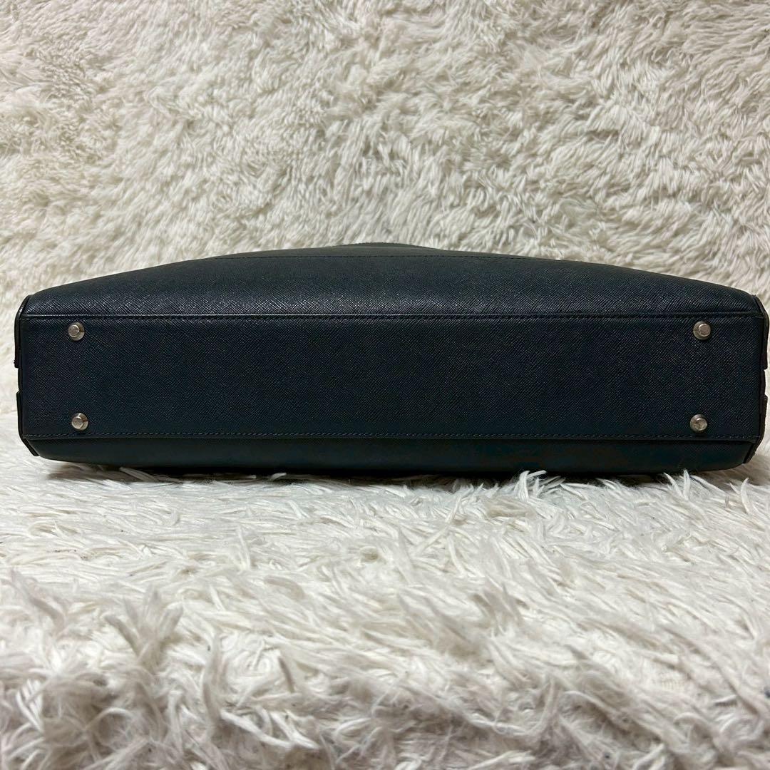 ペッレモルビダ キャピターノ ブリーフケース　ビジネスバッグ