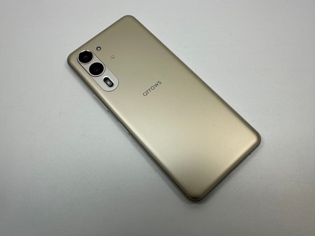 美品 Arrows We2 Plus F-51E 256GB シャンパンシルバー