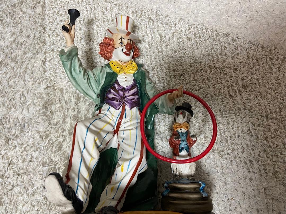 カポディモンテ ピエロと犬の置物