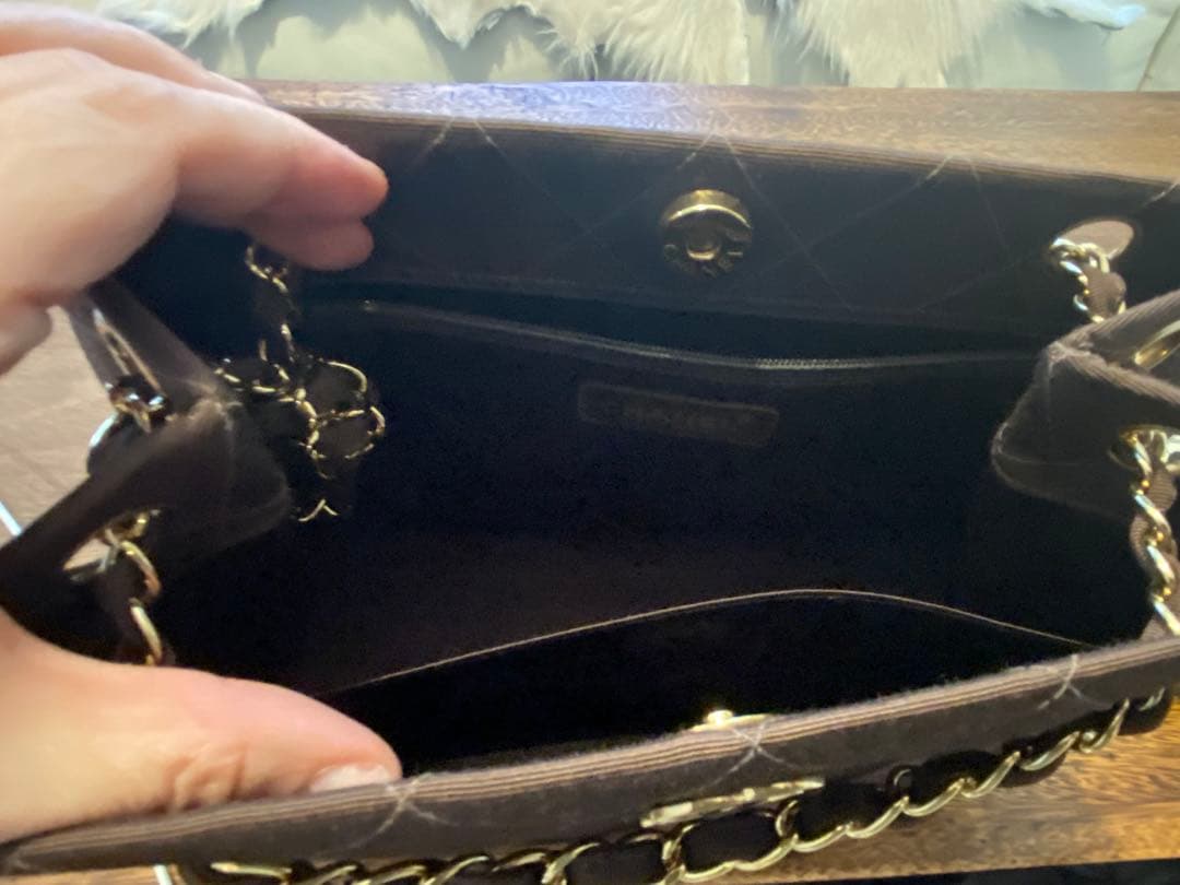 シャネル　キルティングバッグ　こげちゃ色