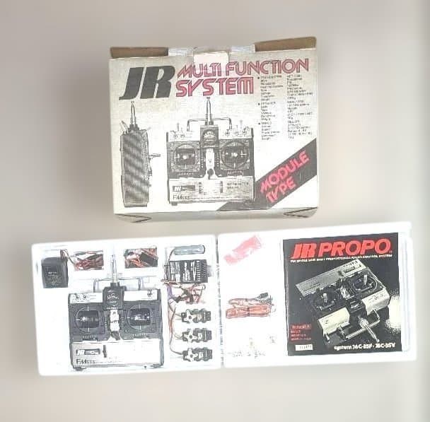 ラジコン飛行機そう送受信機 です　買って使わずそのままです