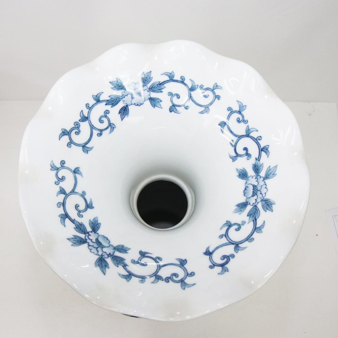 藤井勝雲 染付波渕牡丹獅子図 花瓶　壺　有田焼　染錦　共箱