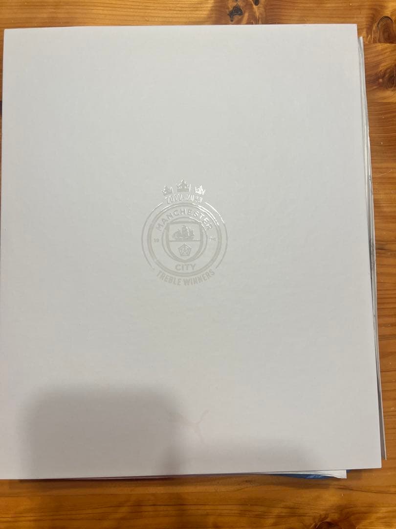 【マンチェスター・シティ2022-2023トレブル記念ユニフォームセット】タグ付