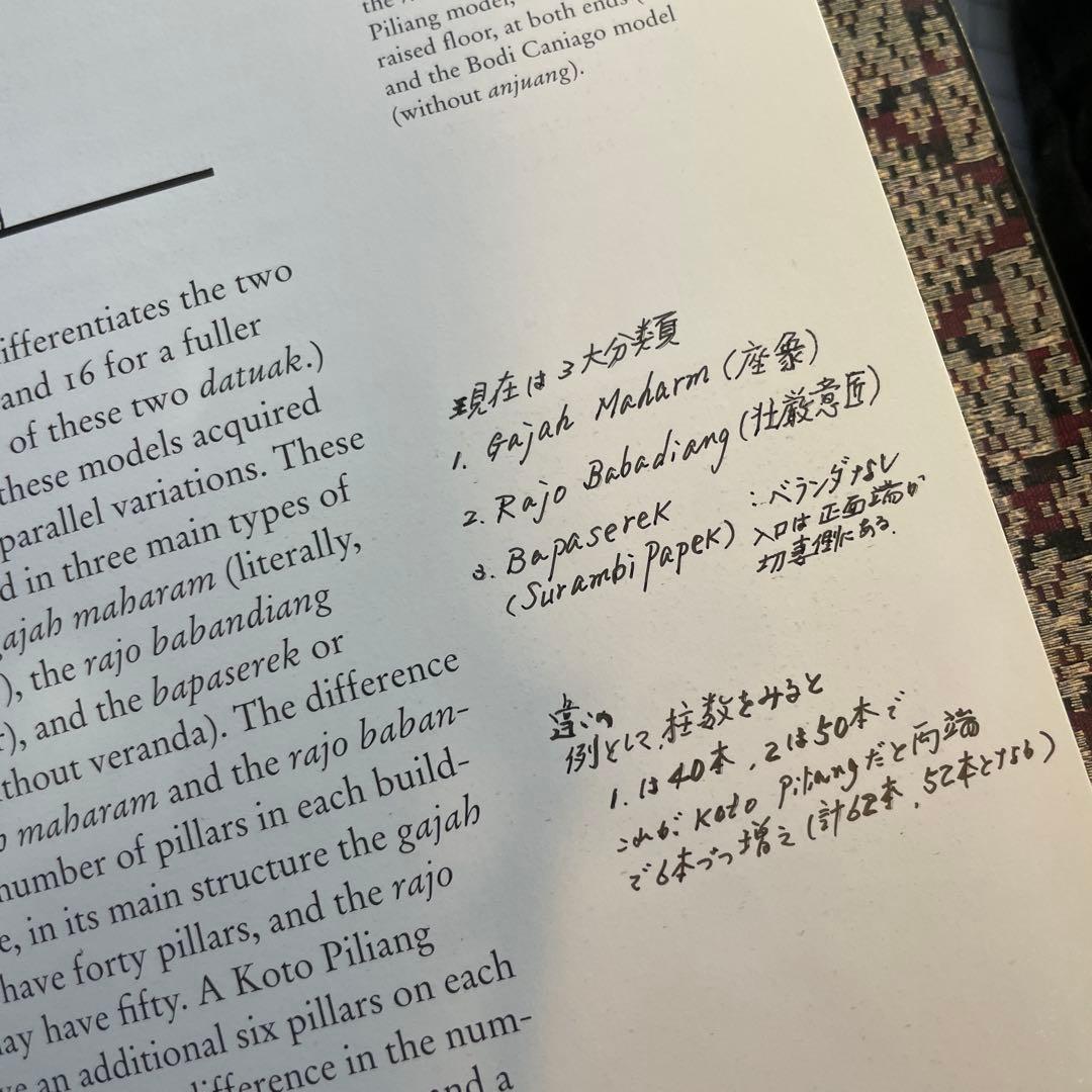 洋書 WALK IN SPLENDOR: Ceremonial Dress