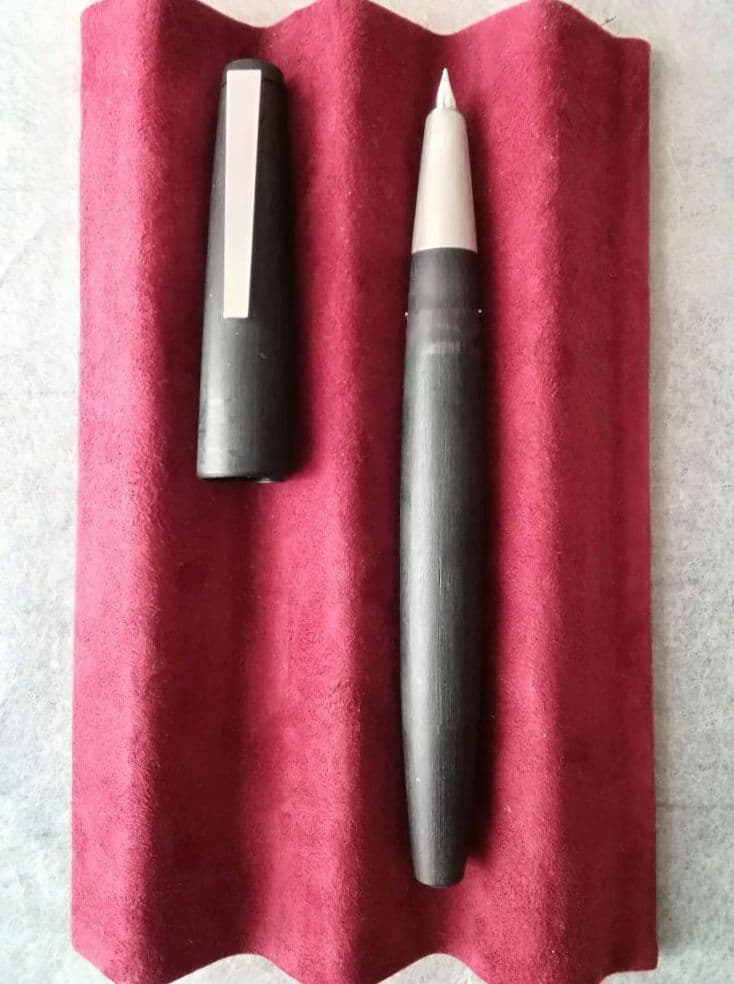 逸品　LAMY(ラミー) 2000 L01万年筆　F又はM　永遠のロングセラー