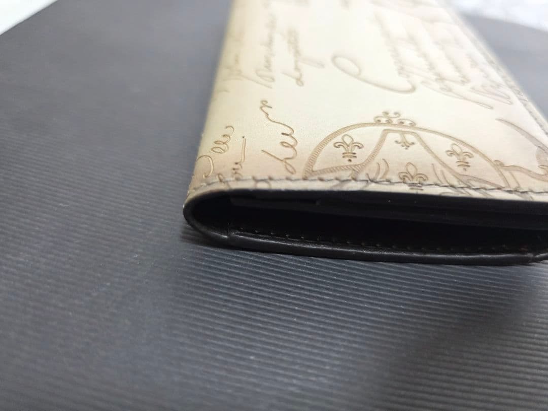 【最終値下】ベルルッティ　名刺入れ　定価10万円　完売限定色　箱つき