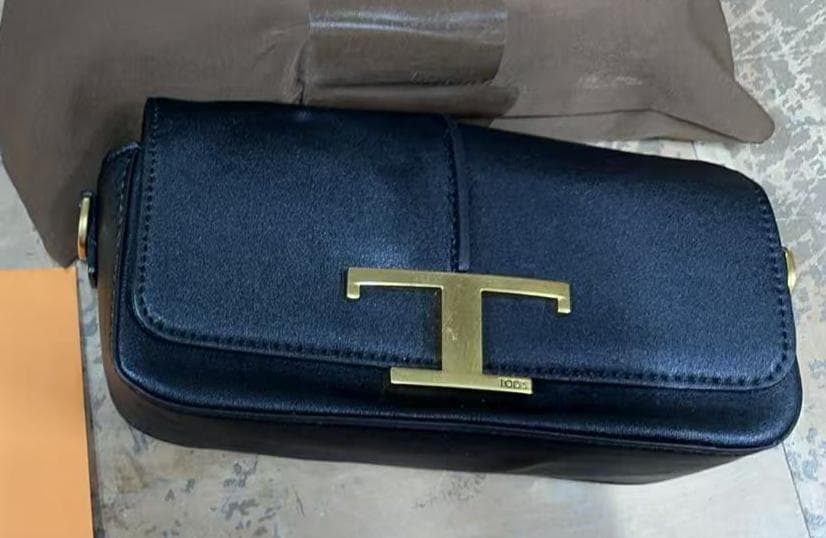 TOD'S ブラックショルダーバッグ **21*10cm**