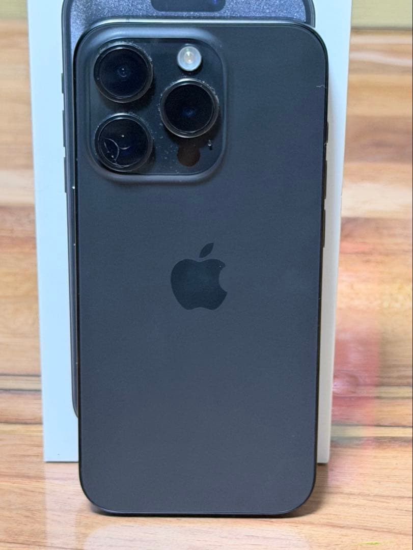 iPhone15Pro 128GB ブラックチタニウム　ケース付き