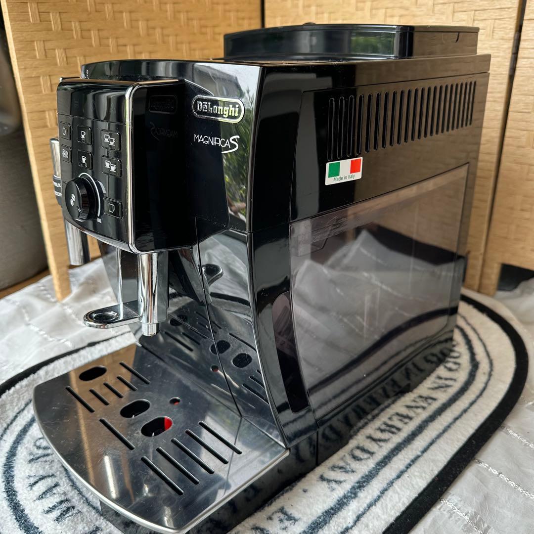 【美品・半年使用】De’Longhi デロンギ マグニフィカSエスプレッソマシン