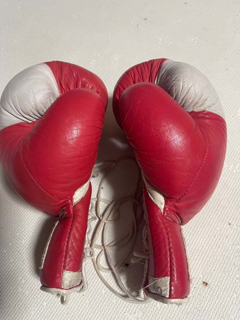 廃盤Winning グローブ 赤/白 ひも式10オンス