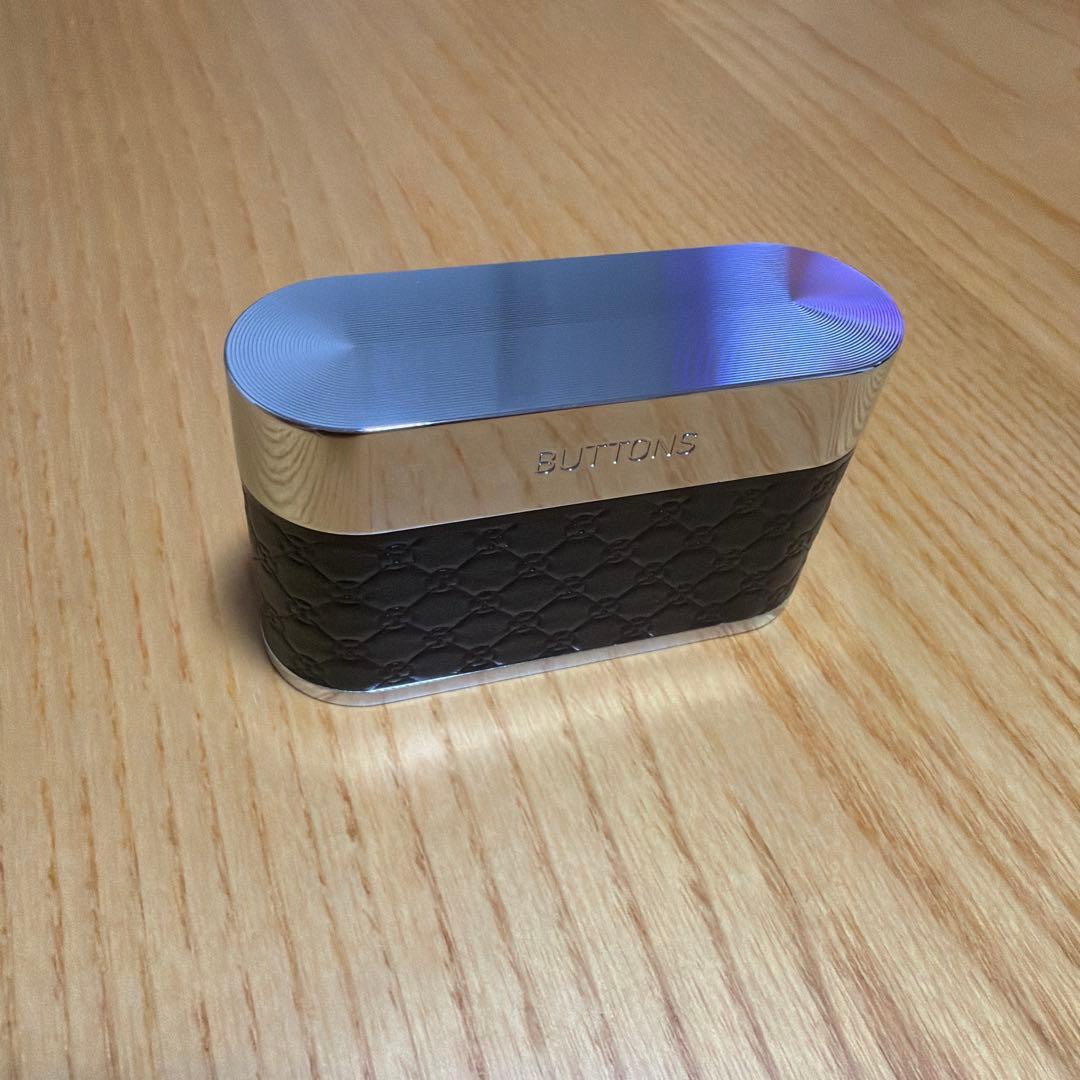 BUTTONS Clip ワイヤレスイヤホン ブラック・シルバー