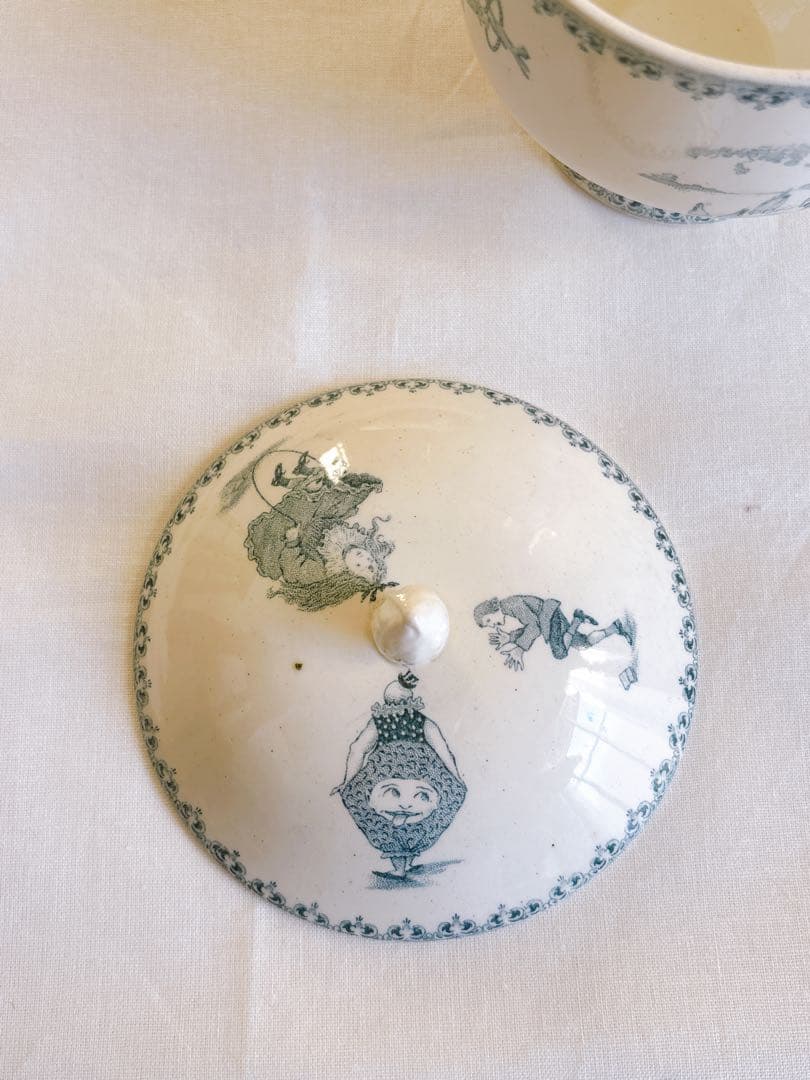 フランスアンティーク　Saint amand la dinette　スーピエール