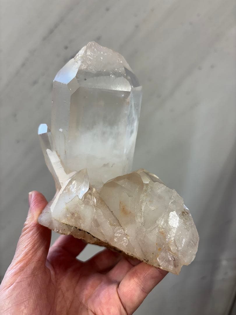 インド産　うっすらピンククォーツ　クラスター　太いポイント　1195g