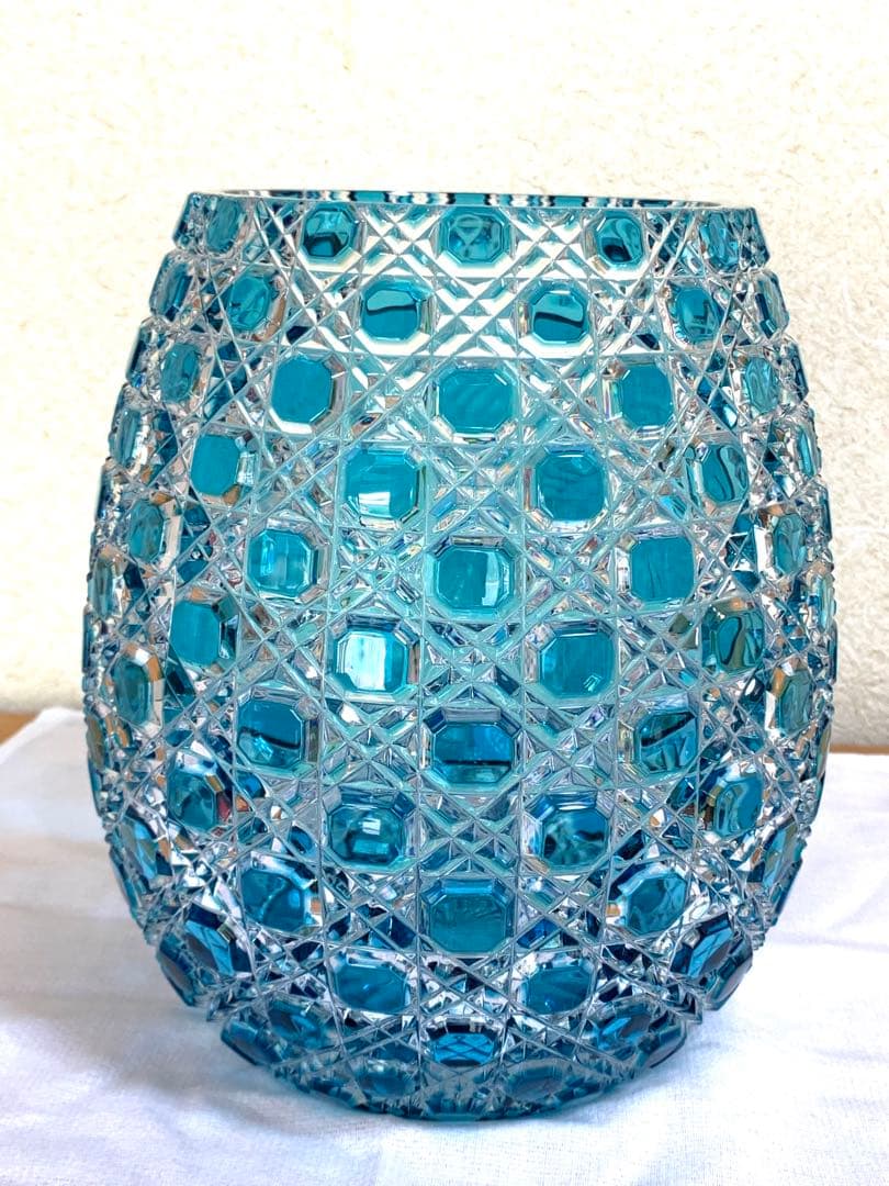 【新品未使用】マイセンクリスタル社　色被せ花瓶「ハチドリ」