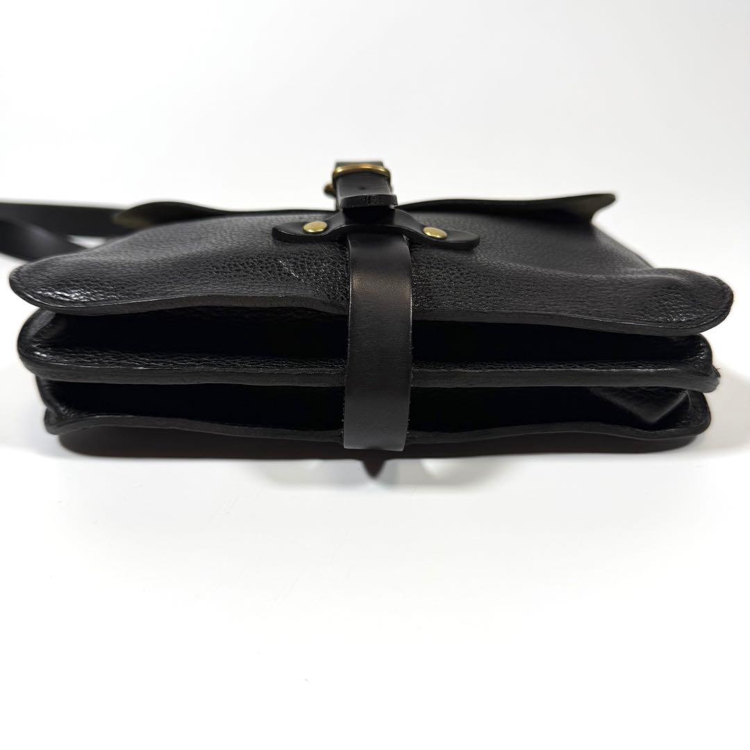 【美品】イルビゾンテ　ショルダーバッグ　レザー　シボ革　ゴールド金具　ブラック