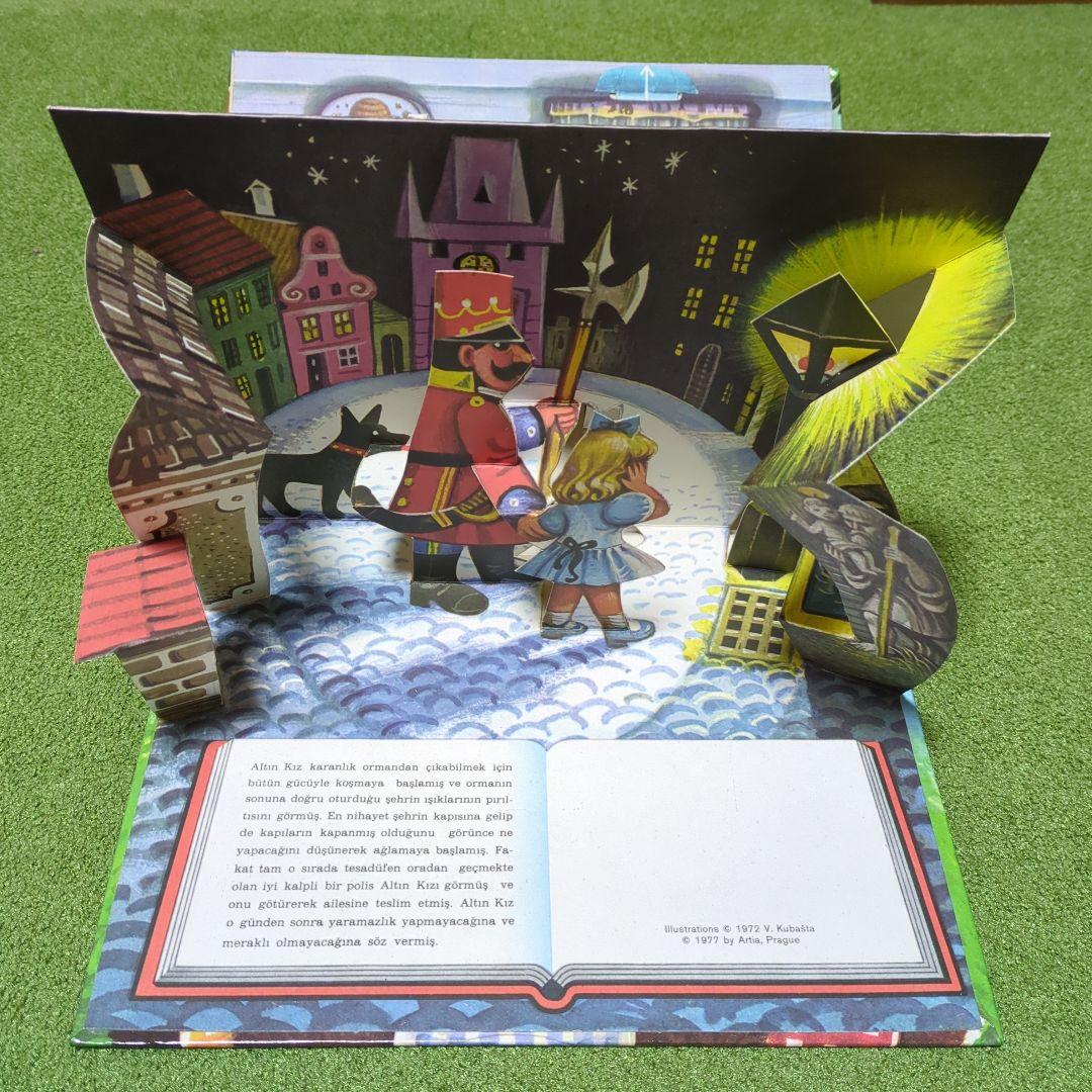 チェコの仕掛け絵本　３びきのくま