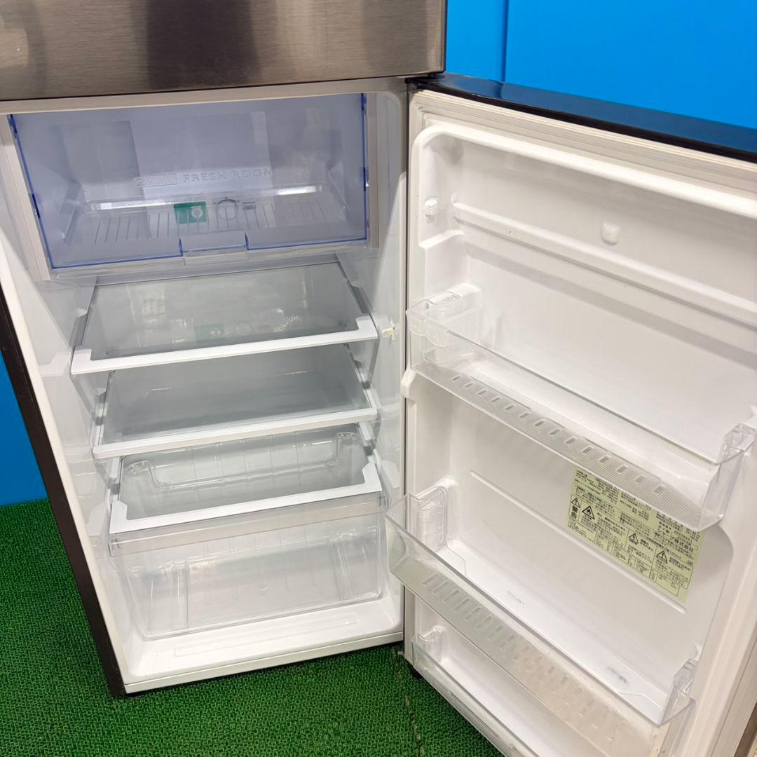 683関東配送無料　 SHARP中型冷蔵庫　200Ｌ強　小型　一人暮らし　右開き