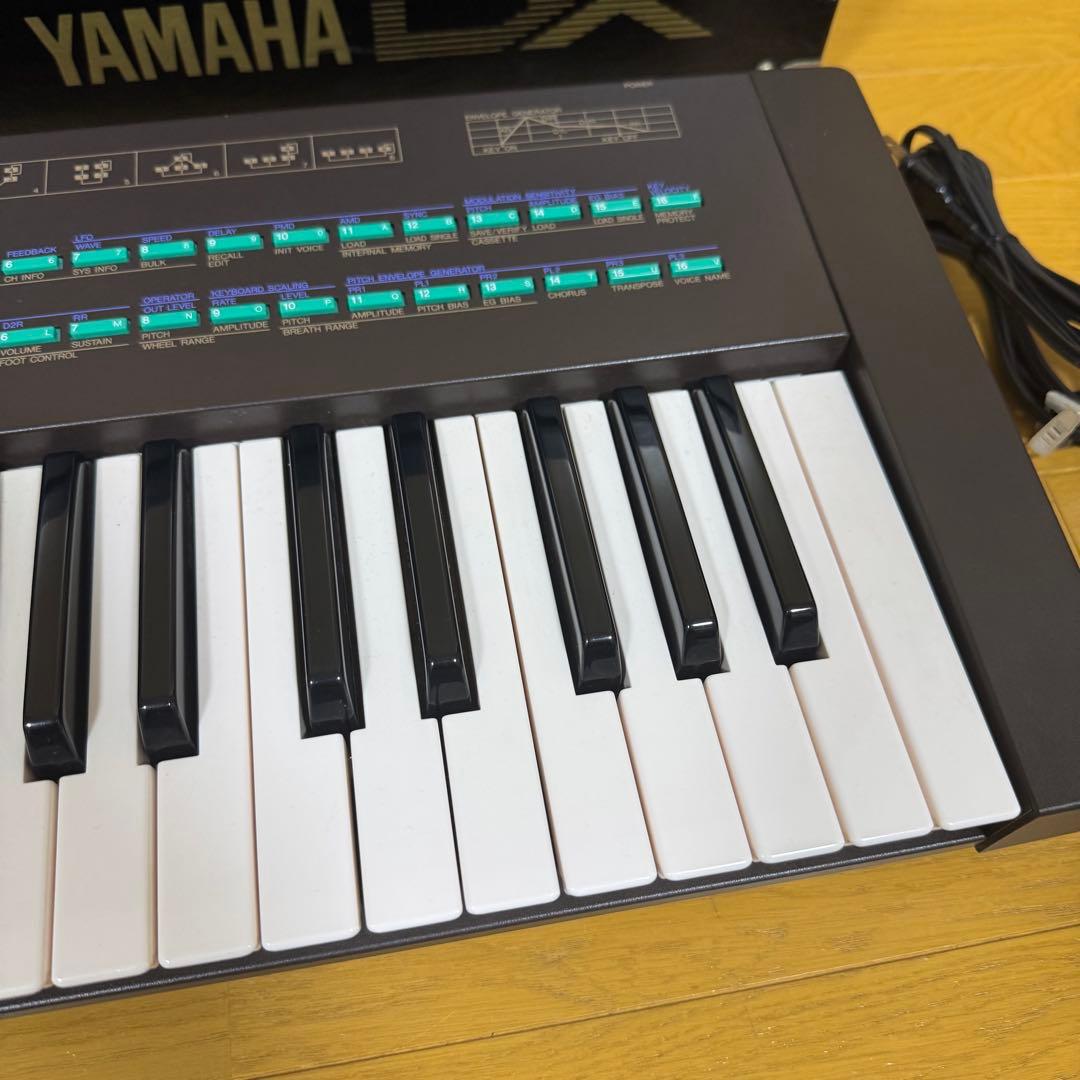 YAMAHA DX21 シンセサイザー　ケース付き　ヤマハ　音楽　作曲