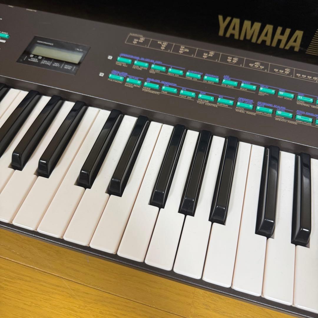 YAMAHA DX21 シンセサイザー　ケース付き　ヤマハ　音楽　作曲