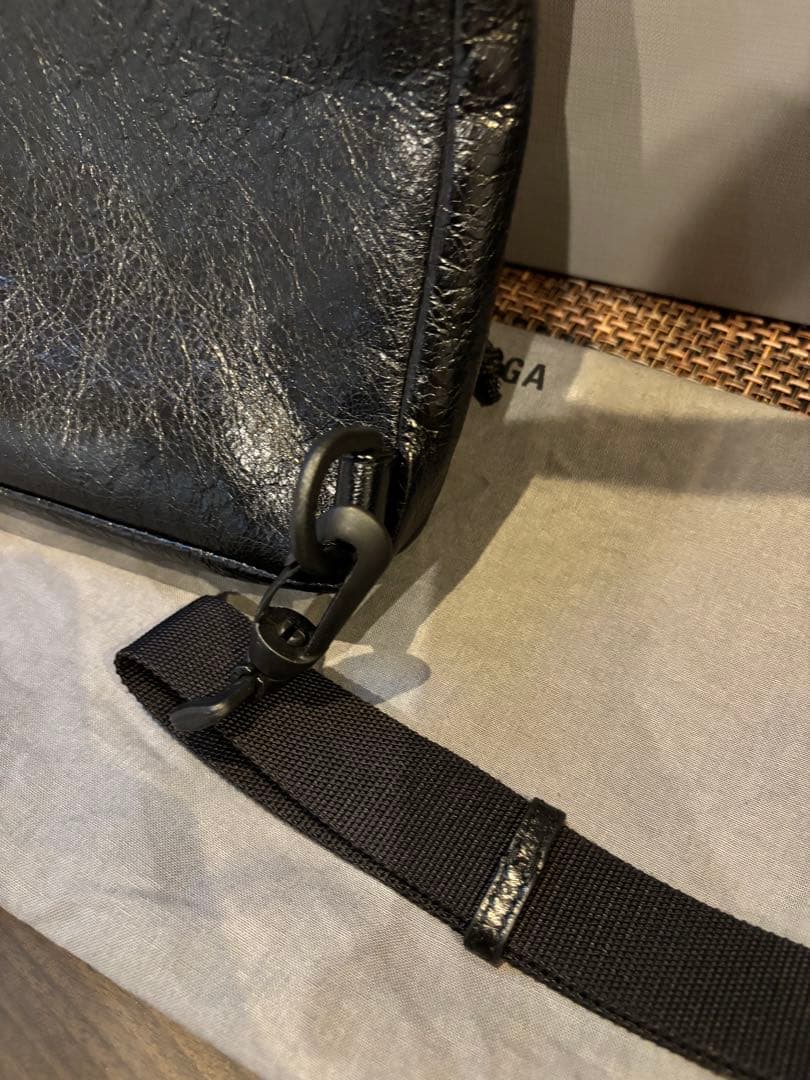 BALENCIAGA ブラックレザーショルダーバッグ
