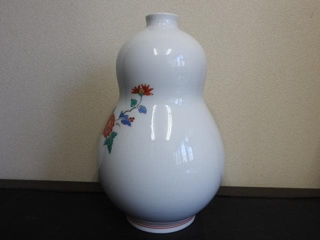 十三代柿右衛門　錦花鳥文壺　共箱　M1501