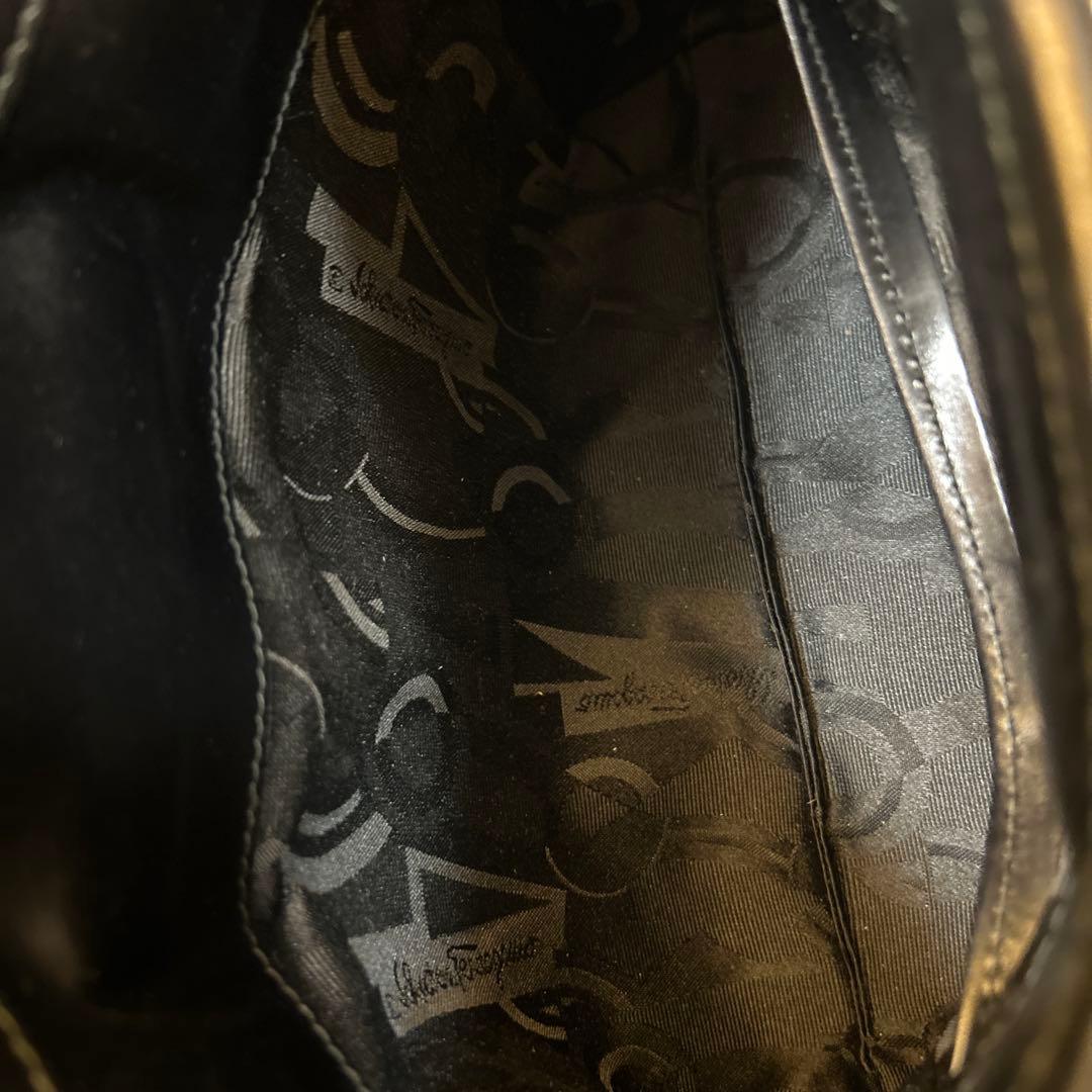 ブラックレザー クラッチバッグ ゴールド金具　 フェラガモ