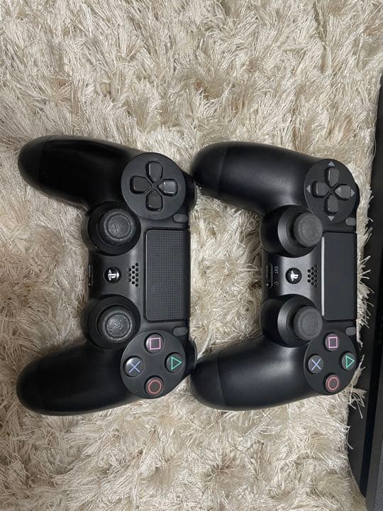 play station4 本体、コントローラー2つ、その他