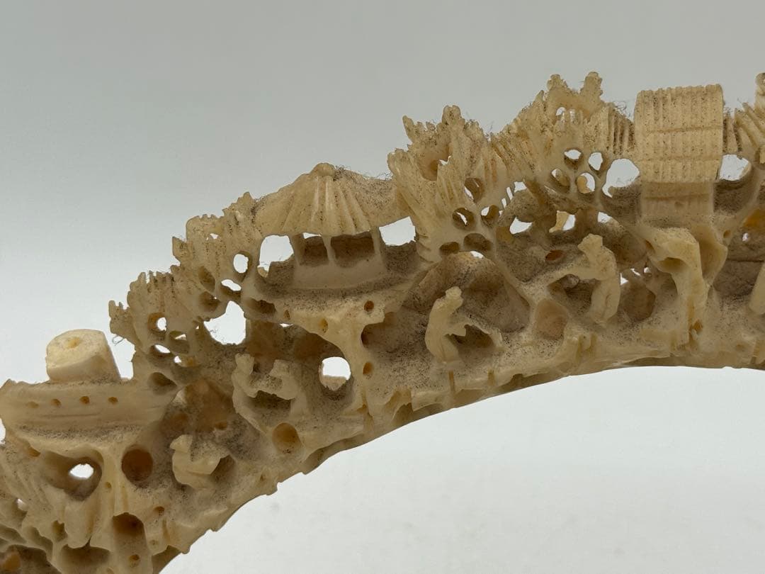 極上　透過し彫　置物　184g 台付　送料込み251112