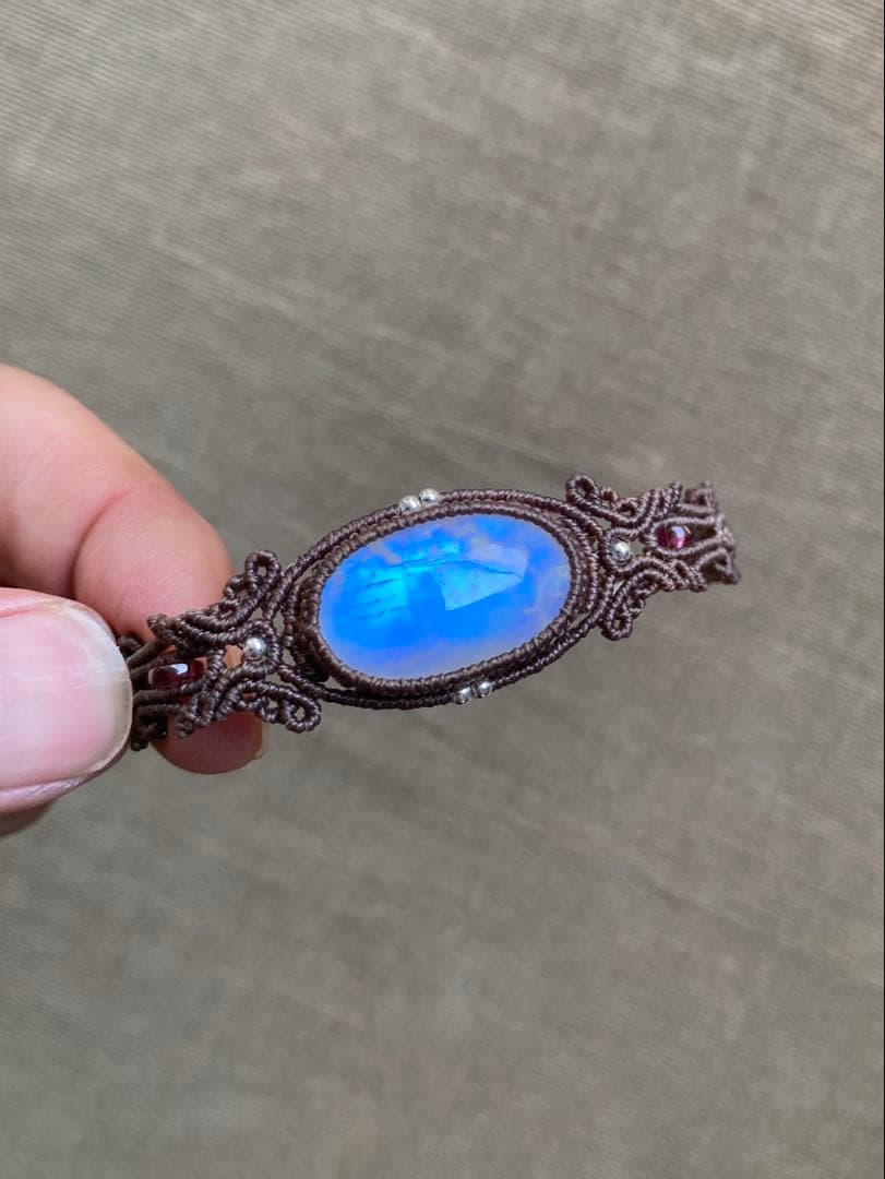 レインボームーンストーン　マクラメブレスレット