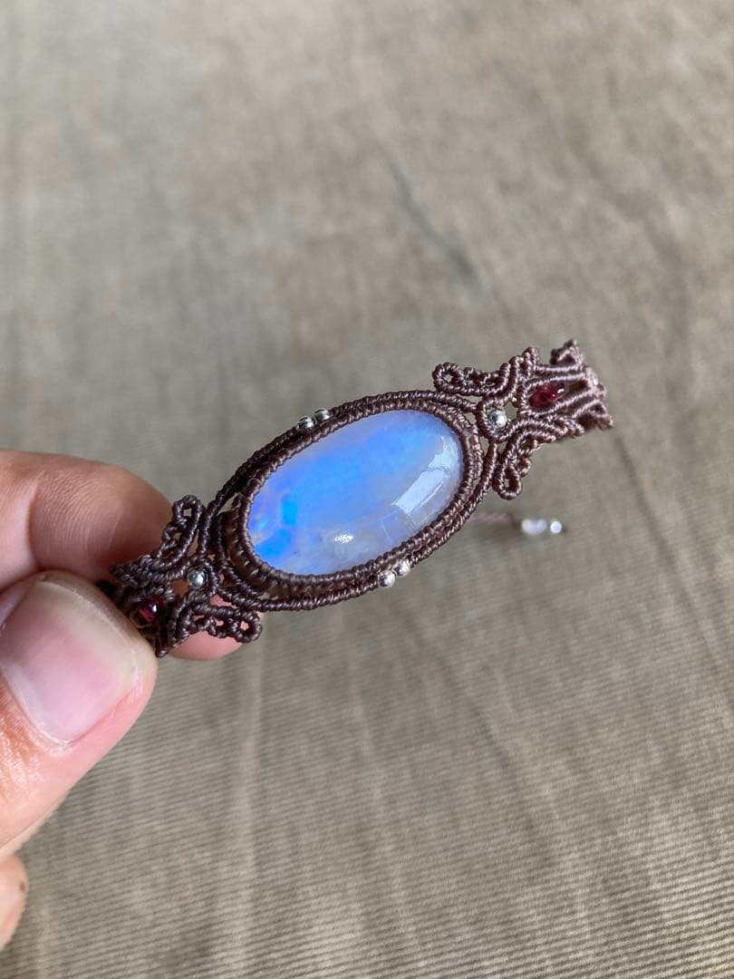 レインボームーンストーン　マクラメブレスレット