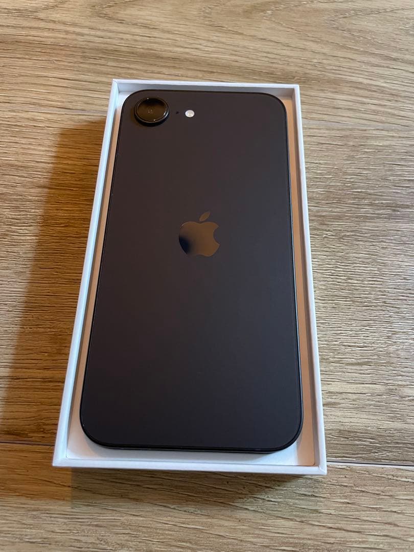 [超美品]　Apple iPhone 16eブラック 本体 充電ケーブル付き