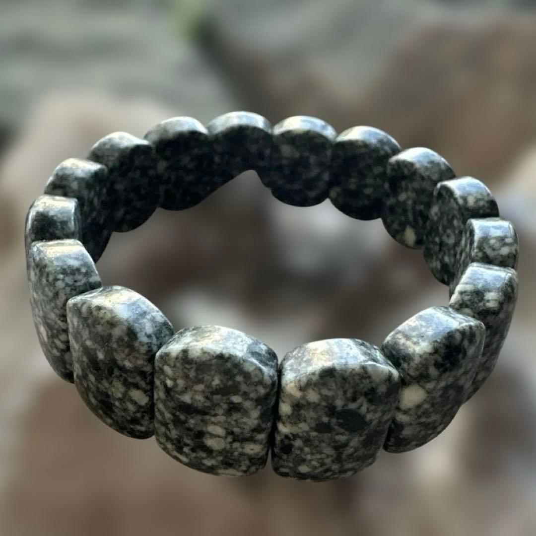 遠野霊石　超高波動　スペシャルバングル　ハンドメイド　感謝の石　奇跡の石　波動石