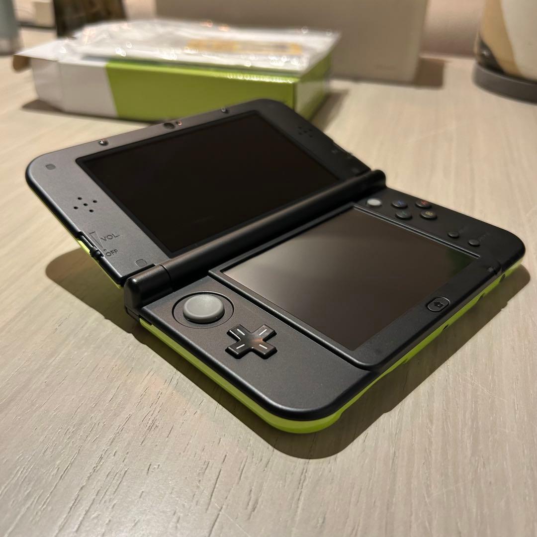 Newニンテンドー3DS LL ライム ブラック 本体 充電コード・カバー付き