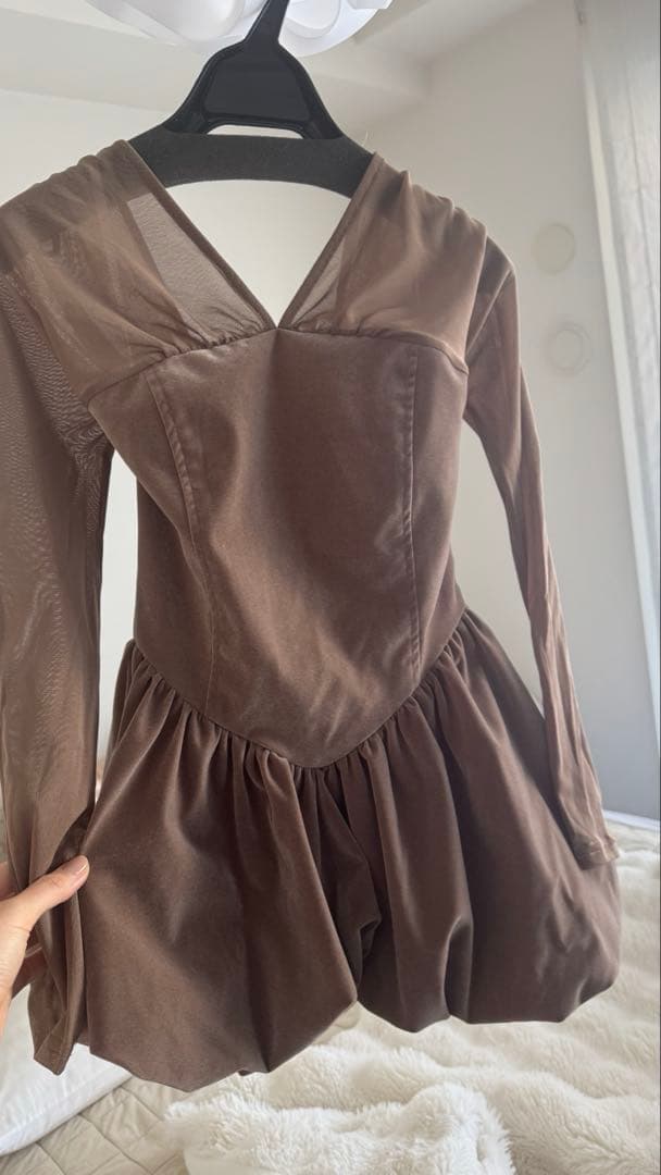 poláura ベロアビスチェバルーントップス 限定色モカ