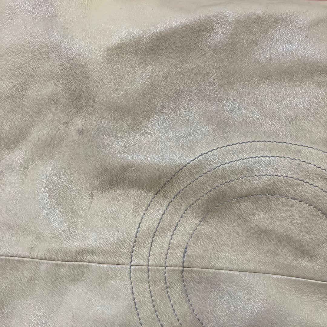 ゆな LOEWE ナッパアイレ イエローとベージュのバッグ 限定カラー