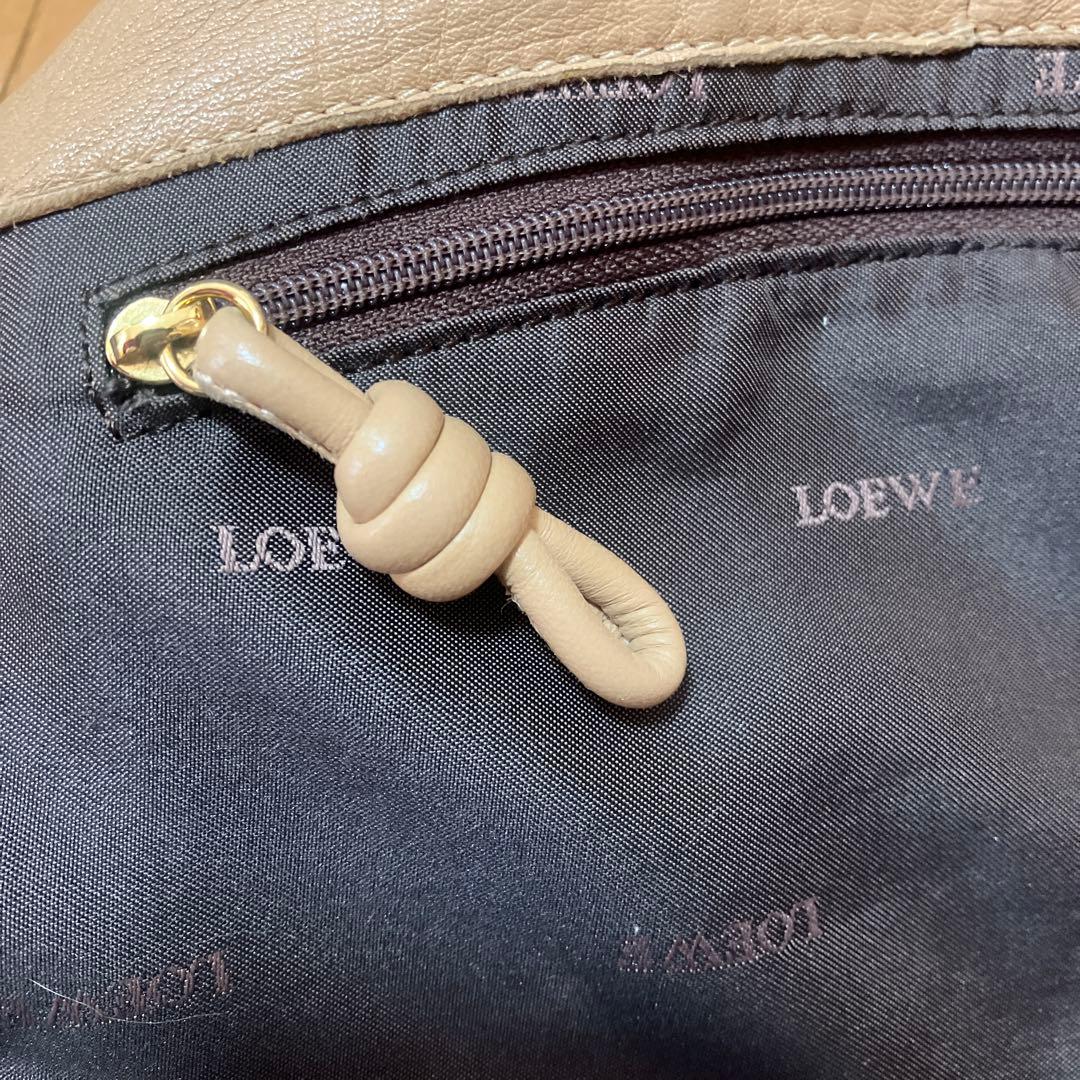 ゆな LOEWE ナッパアイレ イエローとベージュのバッグ 限定カラー