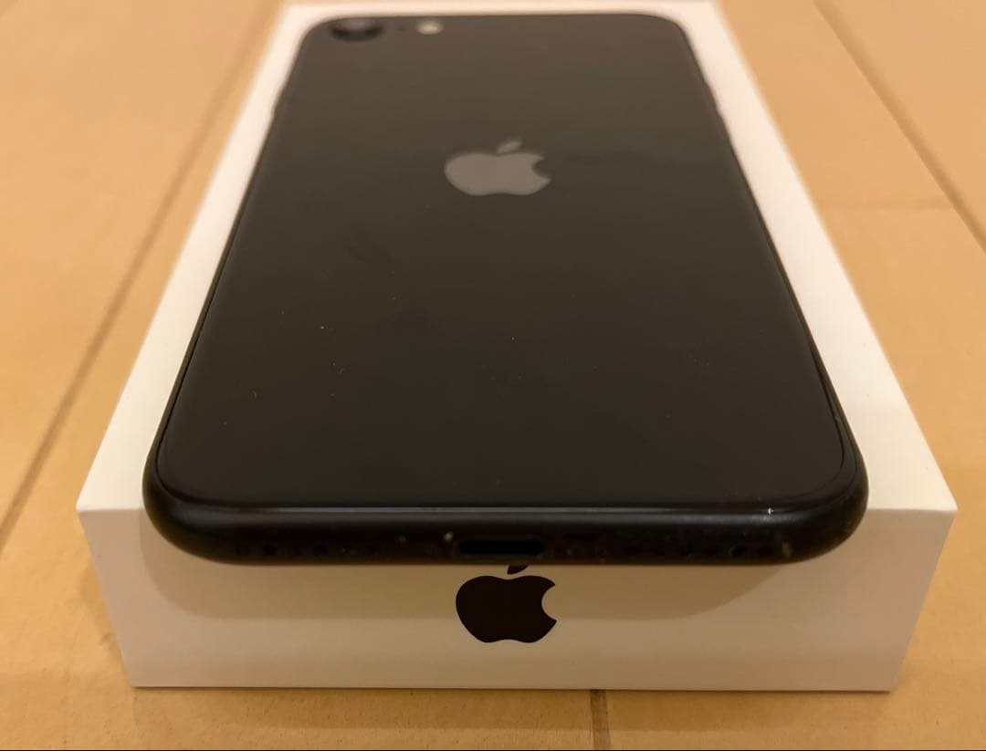iPhone SE (第3世代) ミッドナイト　64 GB