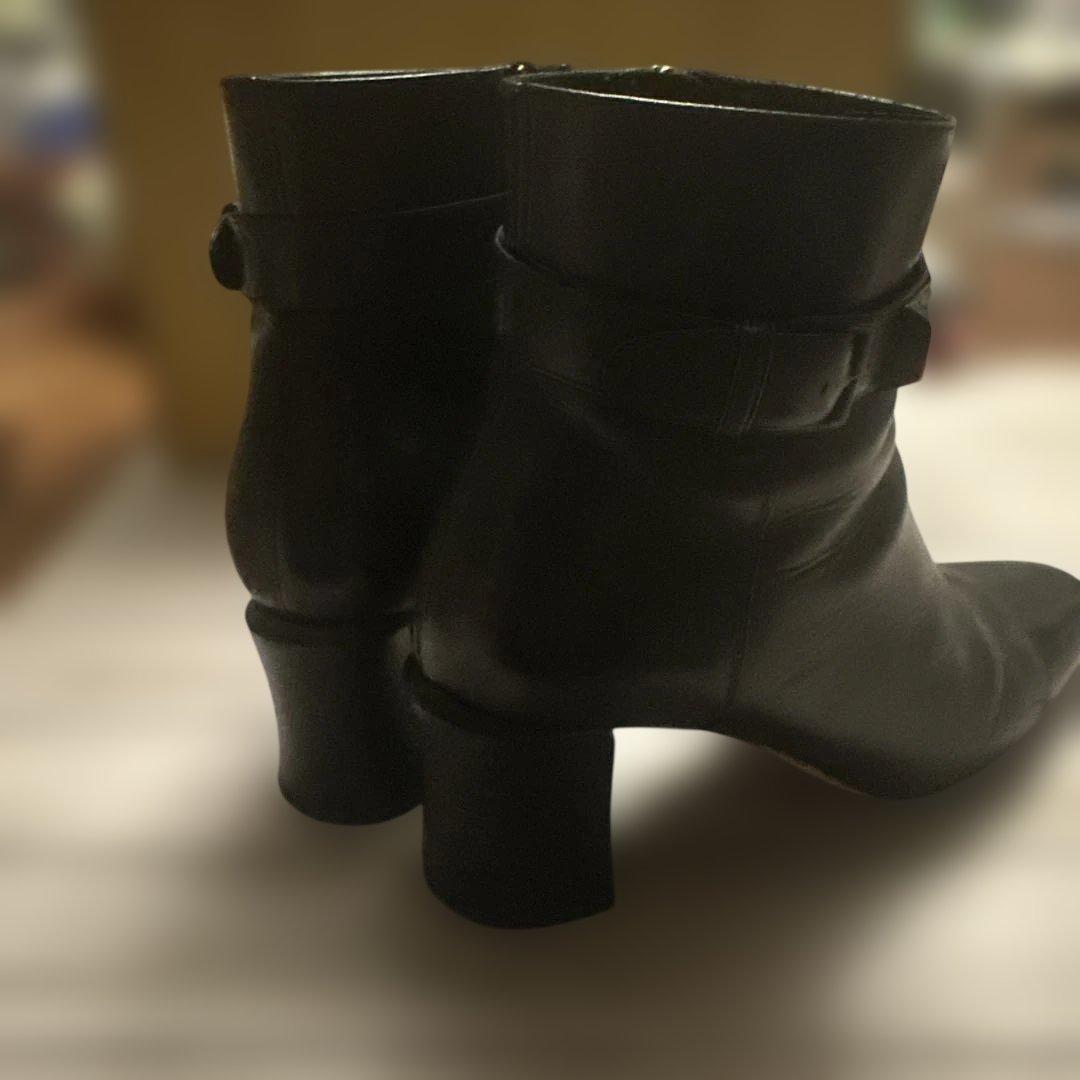 FENDI ブラックレザーショートブーツ　 スタッズ付き