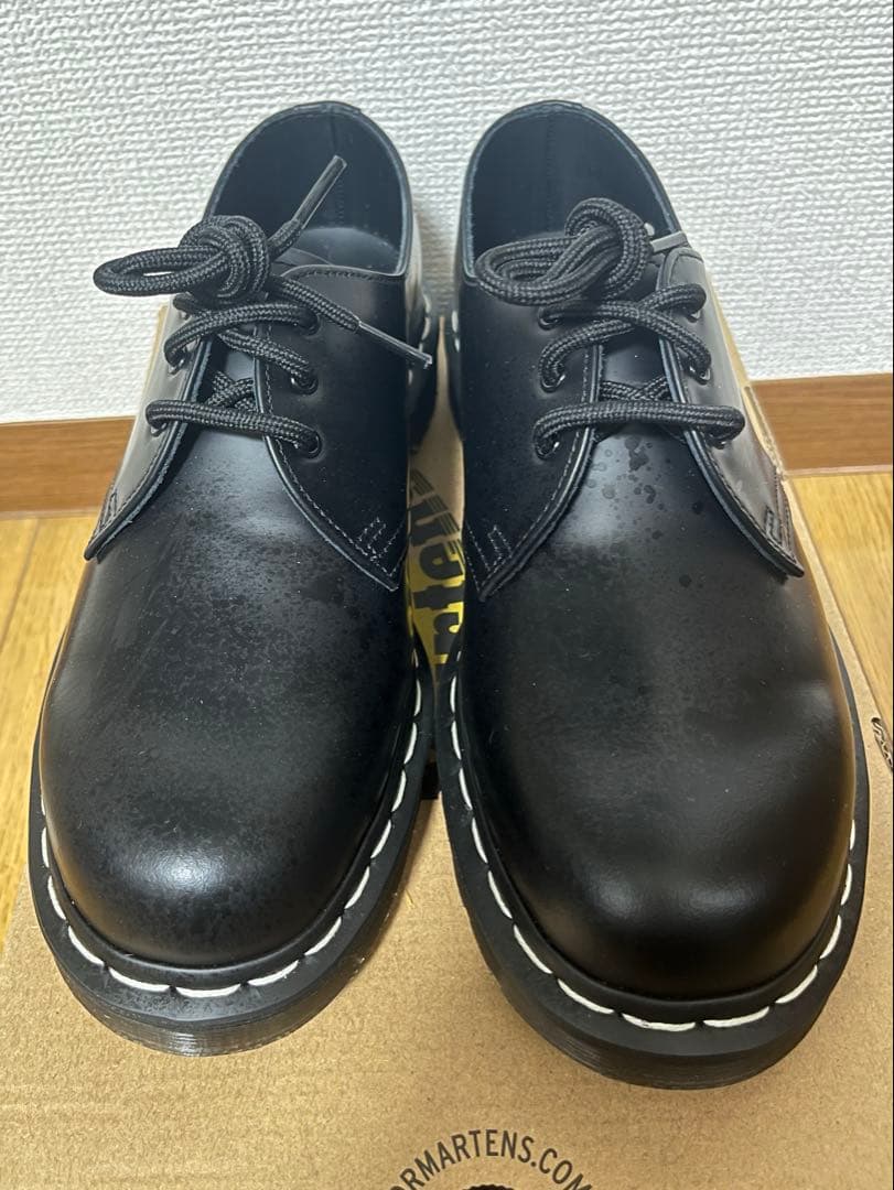 (本日発送します)ホワイトステッチ3 ホールシューズドクターマーチンUK7