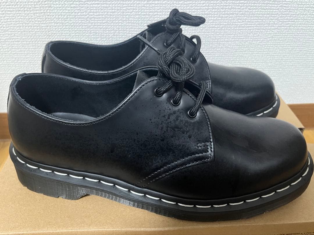 (本日発送します)ホワイトステッチ3 ホールシューズドクターマーチンUK7
