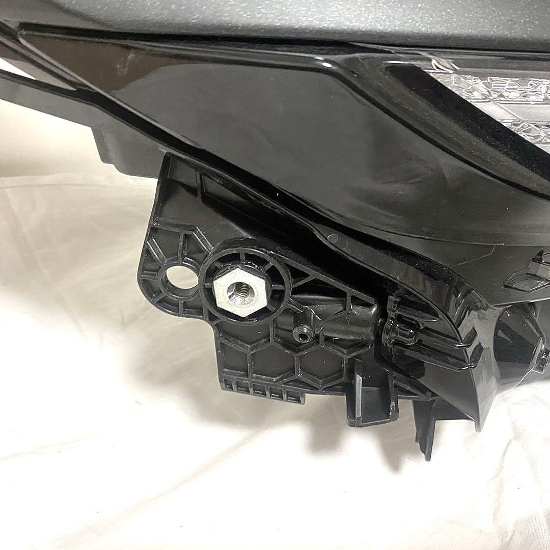 40ヴェルファイア 右ヘッドライト　中古